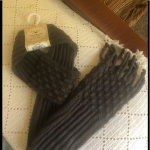 NWT gray knit pull through scarf
